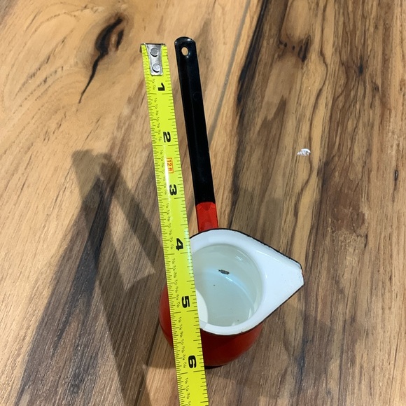 Vintage enamelware ladle showing some wear from Yugoslavia - Picture 4 of 4